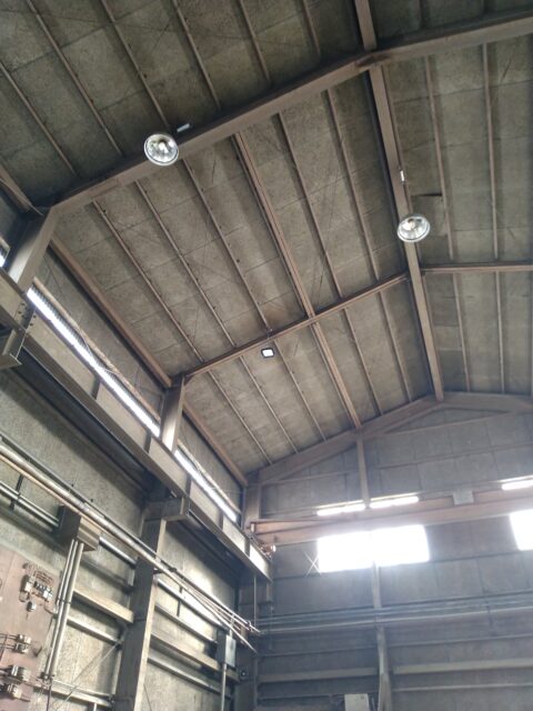 某工場高天井LED取替